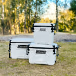 【画像】コールマンの人気ハードクーラー「コンボイシリーズ」に限定色ホワイトカラーが登場！　この夏のアイコンになる 〜 画像1