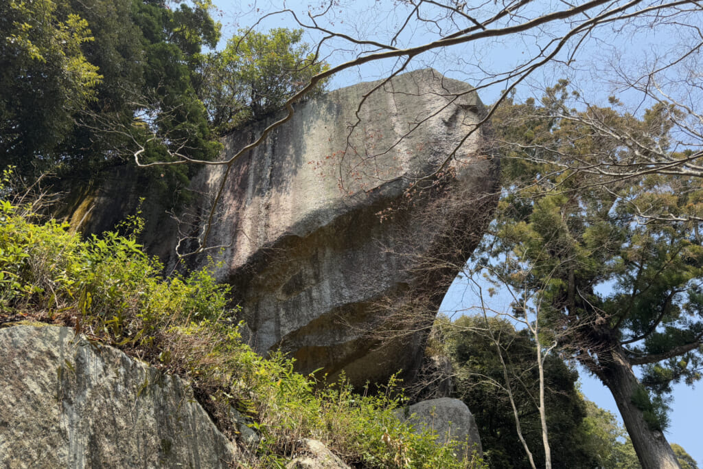 巨岩1