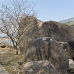 【画像】次々と現れる巨岩が圧巻！　古代の磐座信仰から始まり南北朝騒乱の舞台になった笠置山 〜 画像1