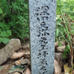 【画像】「ニセ八ツ」の二つ名を持つ茅ヶ岳はアンパンがよく似合う！　日本百名山選定の深田久弥氏終焉の地を歩く 〜 画像1