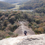 【画像】標高200m以下でも舐めたらアカン大迫力！　ローカル鉄道で行く300mの一枚岩が立ちはだかる「小野アルプス」を歩く 〜 画像1
