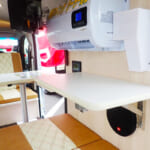 【画像】軽バンベースでも快適な居住空間が広がる！　12Vスイングクーラー搭載で愛犬連れでも安心の軽キャン車中泊旅が快適 〜 画像1