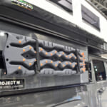 【画像】グラデュエーターにポップアップテント搭載！　秘密基地感が際立つ軽量トラックトッパーの存在感がハンパない 〜 画像1