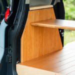 【画像】車中泊派シエンタオーナーに朗報！　ミニバンがバンライフ仕様に変化するヒノキ「インテリア」が贅沢さの極み 〜 画像1