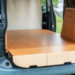 【画像】車中泊派シエンタオーナーに朗報！　ミニバンがバンライフ仕様に変化するヒノキ「インテリア」が贅沢さの極み 〜 画像1