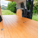 【画像】車中泊派シエンタオーナーに朗報！　ミニバンがバンライフ仕様に変化するヒノキ「インテリア」が贅沢さの極み 〜 画像1