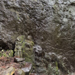 【画像】一面の茶畑に癒されるのどかな山道の先にあるのは？　役小角が見守るスリリングな岩場で修行 〜 画像1