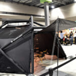 【画像】一度使うと「普通のテント」には戻れない？　空気だけで自立する「エアフレームテント」が超時短でお手軽設営ができる 〜 画像1