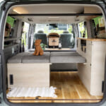 【画像】日常使いから車中泊旅までフレキシブルに使える「ハイエース」ベースのキャンピングカーが抜群の居住空間を実現 〜 画像1