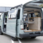 【画像】日常使いから車中泊旅までフレキシブルに使える「ハイエース」ベースのキャンピングカーが抜群の居住空間を実現 〜 画像1