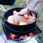 【画像】ワイルドなキャンプ飯調理の必須アイテム！　ワンランク上の外飯が満喫できる「ダッチオーブン」の万能ぶりとは 〜 画像1
