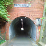 【画像】トンネルの街「横須賀」！　日産で話題の追浜のミステリアスなインフラ隧道を行く 〜 画像1