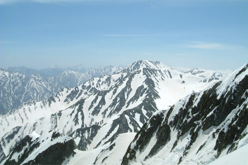 雪の山