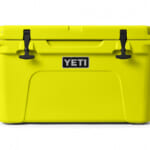 【画像】ネオンイエローがアウトドアシーンで映える！　YETI®️の最強クーラーボックスで猛暑の夏を乗りきる 〜 画像1