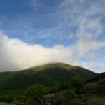 【画像】ミヤマキリシマに彩られた雄大なる九州の山旅！　霧雨に煙るくじゅう連山の主峰「久住山」を歩く 〜 画像1