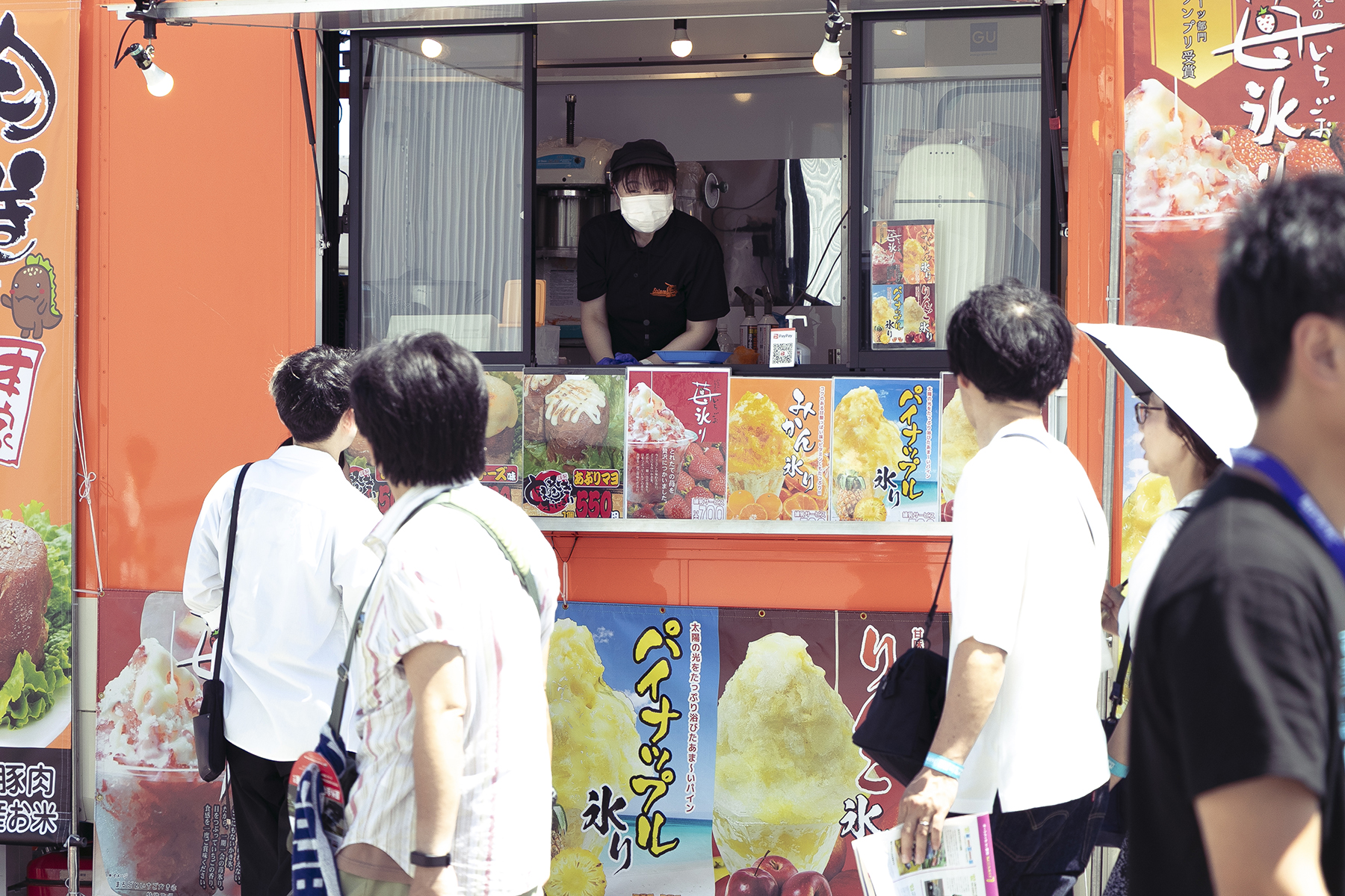 「真夏の鉄板フードフェス2025」会場の模様