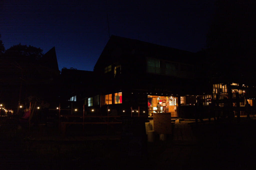 夜の小屋