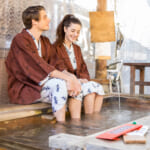 【画像】冷え対策だけじゃない！　観光の新たな楽しみ方として人気を集めている「足湯」の効能とは 〜 画像1