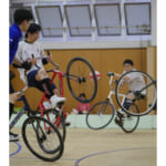 【画像】自転車とサッカーが好きなら挑戦したい！　異次元のスポーツ「サイクルサッカー」の魅力とは 〜 画像1