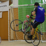 【画像】自転車とサッカーが好きなら挑戦したい！　異次元のスポーツ「サイクルサッカー」の魅力とは 〜 画像1