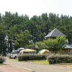 【画像】暑くなったらすぐ海へ！　日本海の絶景を楽しみながらキャンプができる東北のキャンプ場3選【東北エリア】 〜 画像1