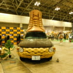 【画像】「コンチネンタルタイヤ」と「L.Lビーン」がコラボ！　お馴染みのブーツモービルを披露 〜 画像1
