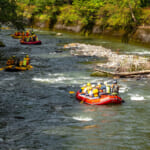 【画像】高層ビル群を眺められる会場も？　天然の“ジェットコースター“ラフティングの魅力とは 〜 画像1