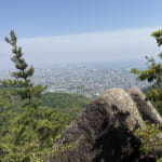 三角の岩