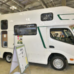 【画像】大家族でもクルマ旅が快適に！　普通自動車免許で運転できるキャブコンの居住性がハンパない 〜 画像1