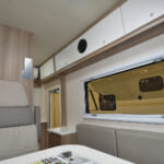 【画像】大家族でもクルマ旅が快適に！　普通自動車免許で運転できるキャブコンの居住性がハンパない 〜 画像1
