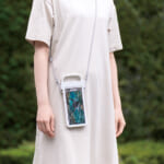 【画像】夏のレジャーで水濡れからスマホを守る！　カラビナ付き防水スマホケース「CARABINERCASE」が新登場 〜 画像1