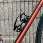 【画像】逆向き＆ペットボトルにも対応！　自転車パーツブランドGORIXの「ボトルケージ（GX-BCREV）」が機能的 〜 画像1