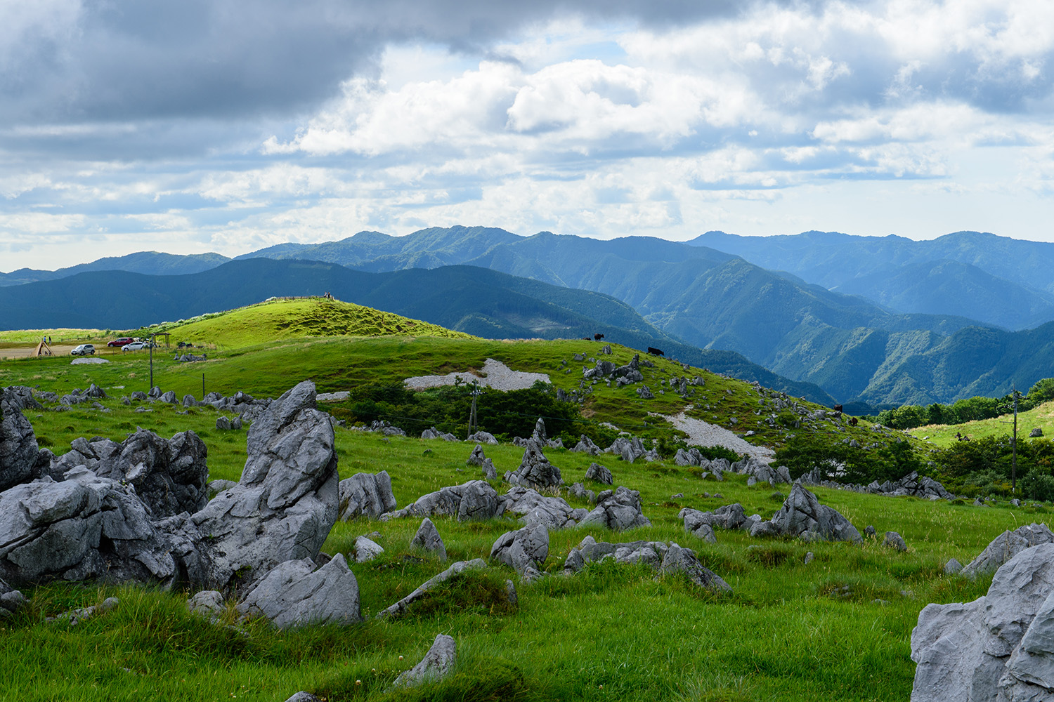 カルスト地形が織り成す不思議な絶景！ トレッキングにもおすすめな