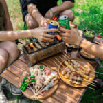 【画像】串が浮く!? 　炭火焼き鳥の進化系「ヤキトリル炭火」が登場！　焦げない串に冬でも焼ける火加減が新構造の秘密 〜 画像1