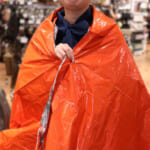 【画像】ただのシートと思うなかれ！　雨もしのげる寒さも防げる「サバイバルシート」の活用術とは 〜 画像1