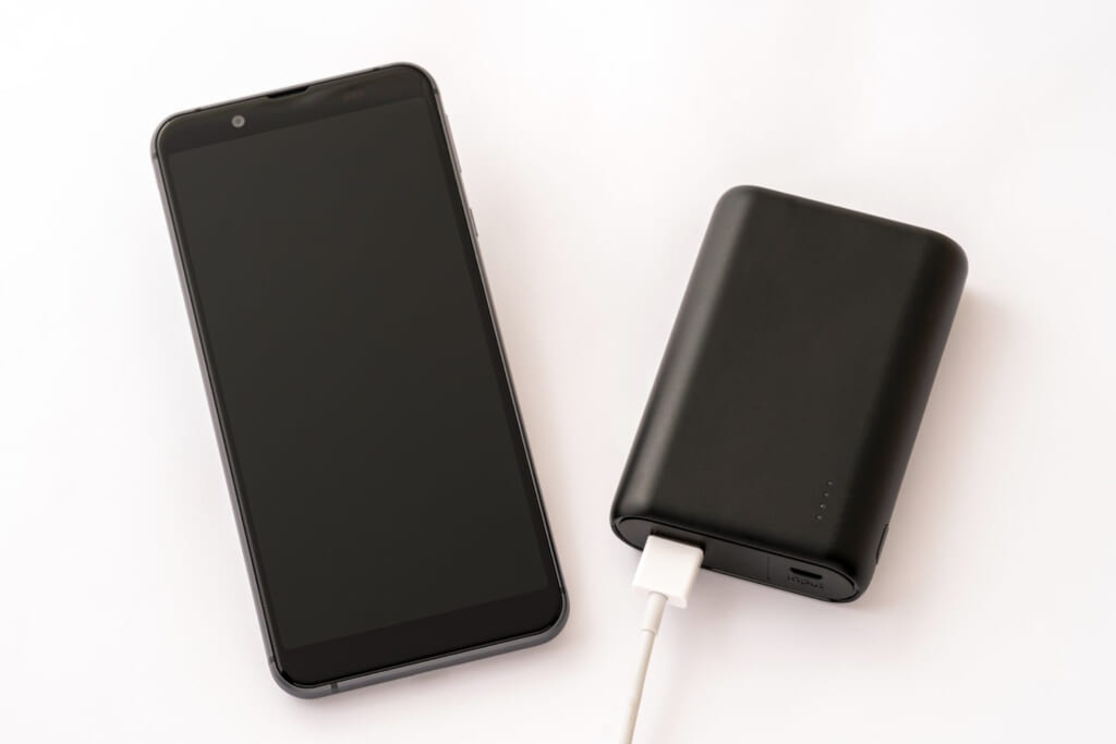 スマホとモバイルバッテリー