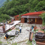 【画像】憧れの「岩の殿堂」穂高連峰へ！　涼しさ満点の山岳リゾート「上高地」から標高2170mの岳沢を目指す 〜 画像1