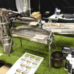 【画像】「ハス切り斜め出しストーブ」に「真円1本出しタイコ付き燻製機」! 見た目はマフラーでもじつはキャンプギアでした 〜 画像1