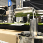 【画像】「ハス切り斜め出しストーブ」に「真円1本出しタイコ付き燻製機」! 見た目はマフラーでもじつはキャンプギアでした 〜 画像1