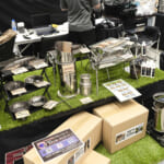 【画像】「ハス切り斜め出しストーブ」に「真円1本出しタイコ付き燻製機」! 見た目はマフラーでもじつはキャンプギアでした 〜 画像1