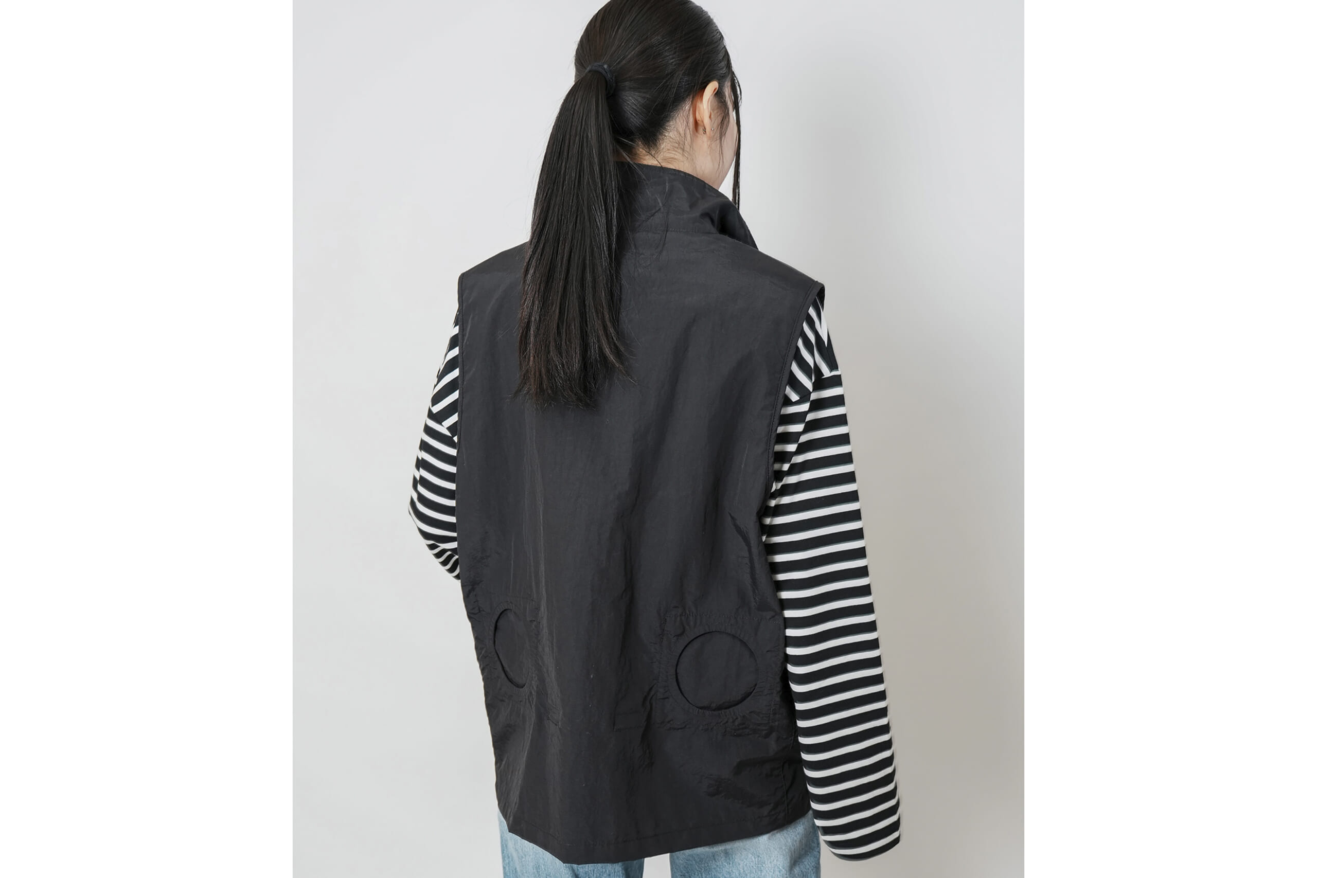 街中でも浮かないようにファン部分が隠れるKiUと空調服(R)のコラボアイテム