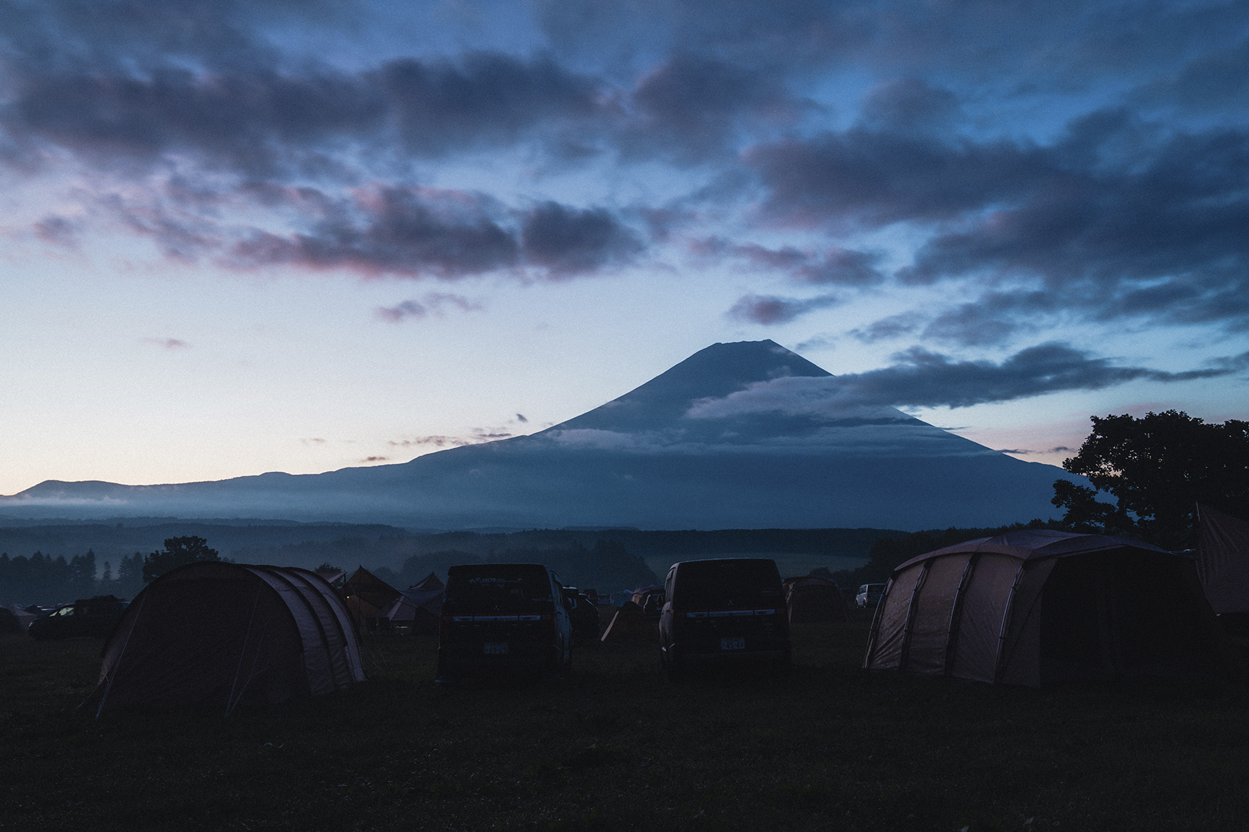 ふもとっぱらから見る早朝の富士山