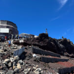 【画像】日本で一番高い場所の富士山！　夏山登山は終わったけど今年の初冠雪はいつやってくるのか!? 〜 画像1