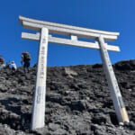 【画像】深夜2時半に自宅を出発！　「夏山閉山直前」で還暦オヤジが標高3776mの富士山頂を初登頂 〜 画像1