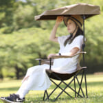 【画像】その手があったか!?　イスと日傘がドッキングした「シェードチェア」なら夏のレジャーも快適過ぎる 〜 画像1