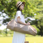 【画像】その手があったか!?　イスと日傘がドッキングした「シェードチェア」なら夏のレジャーも快適過ぎる 〜 画像1