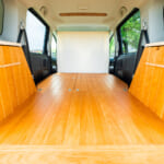 【画像】人気のトヨタ「シエンタ」専用車中泊キット「VANLIFE ROOMKIT」が関西初上陸！ 〜 画像1