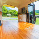 【画像】人気のトヨタ「シエンタ」専用車中泊キット「VANLIFE ROOMKIT」が関西初上陸！ 〜 画像1