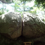 【画像】別荘街のはずれで神秘的な磐座を探索！　六甲山上のパワースポットを巡る 〜 画像1