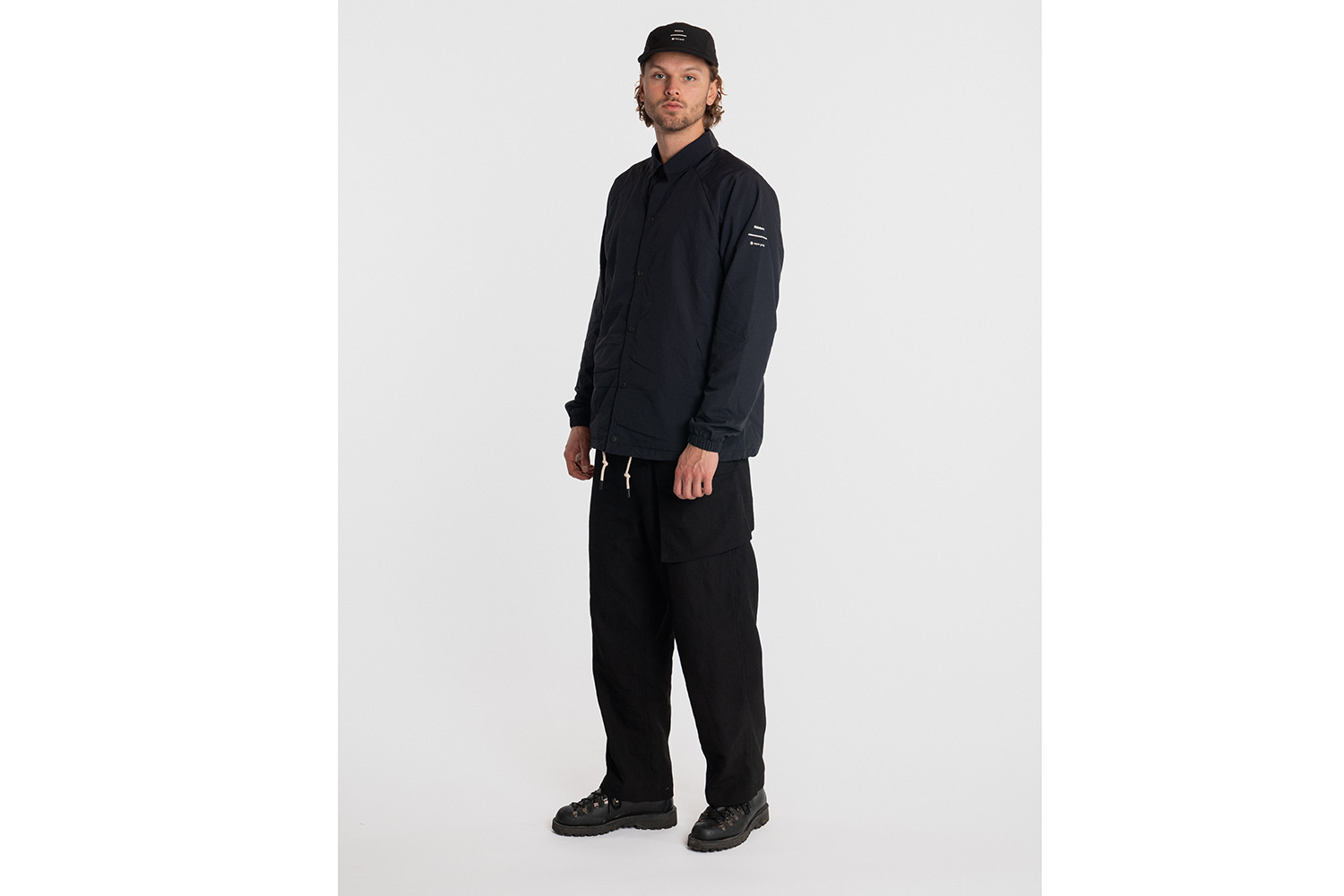 スノーピーク × Finisterre」がコラボ！ サーフとキャンプのライフ